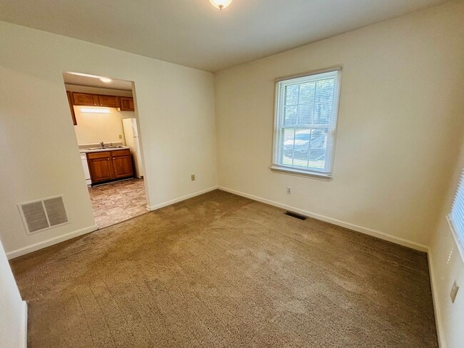 Photo - 218 Huntington Ln