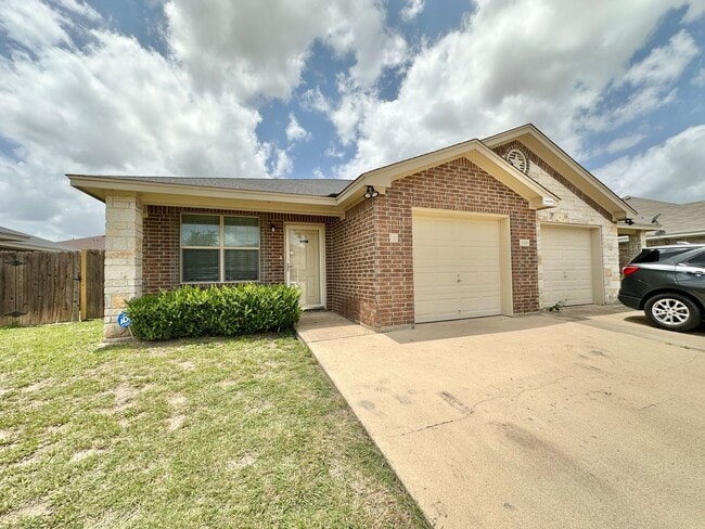 Building Photo - 1306 Cavalry Ln