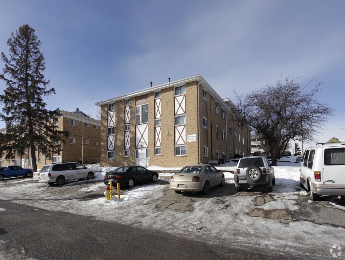 Photo - Cottonwood Apartments