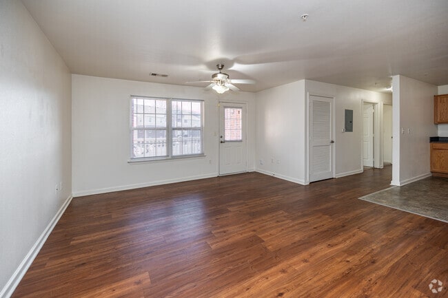 3BR, 2BA - 1,452SF - Living Room - Oak Crest Apartments