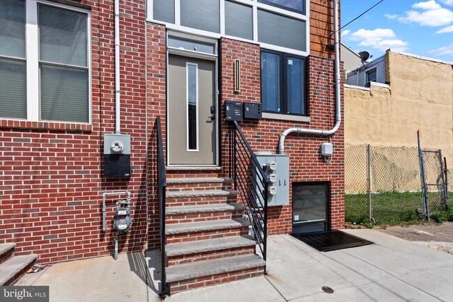 Photo - 2503 N Mascher St Townhome