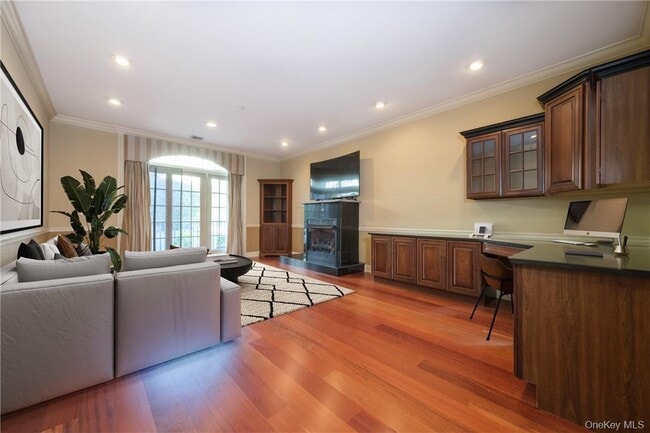 Building Photo - 55 1st St Unit 114