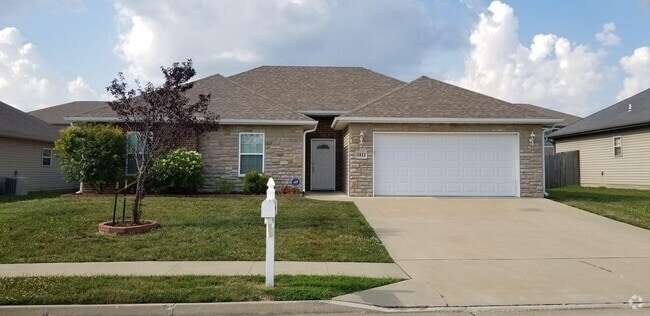 Building Photo - 5811 Mahon Dr Rental