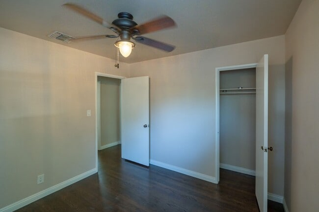 Photo - 240 N Shamrock Ave
