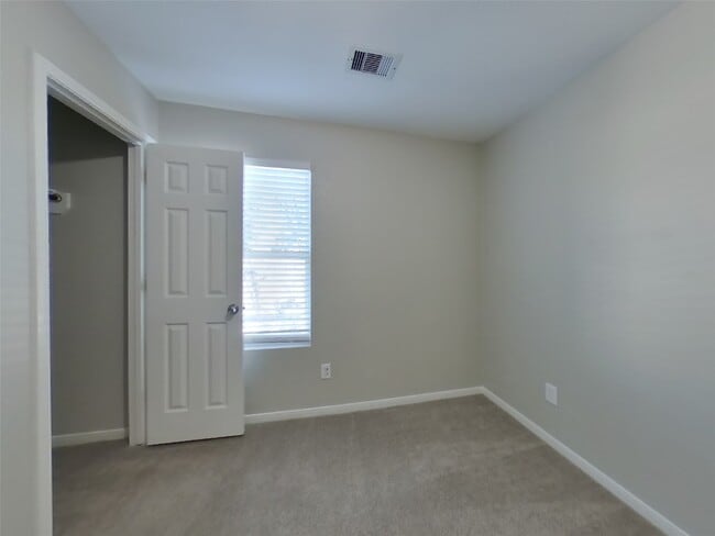 Building Photo - 2034 Indian Clearing Trail