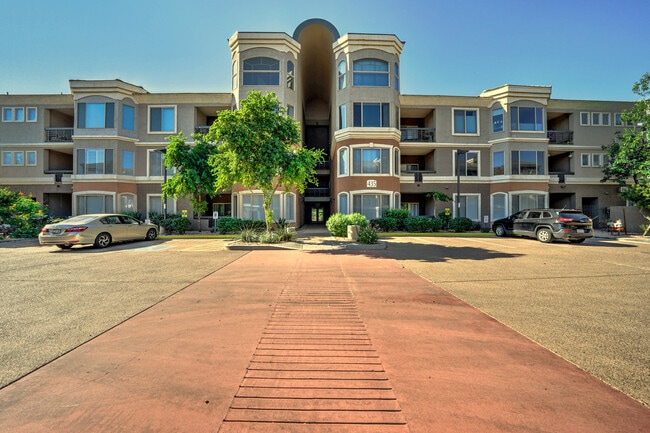 Entrance to building - 435 W Rio Salado Pky Unit 236