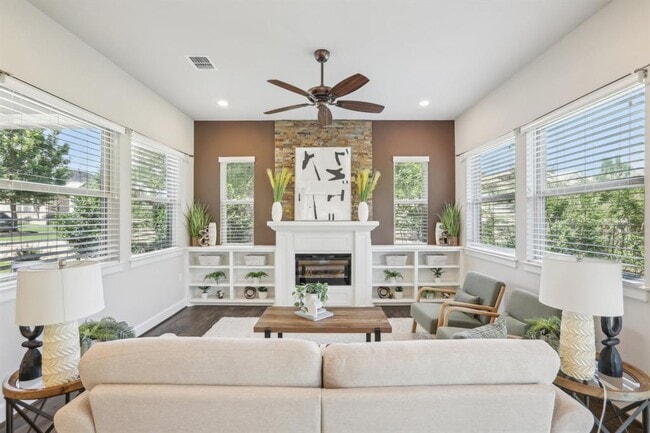 Photo - 124 Dreaming Plum Ln
