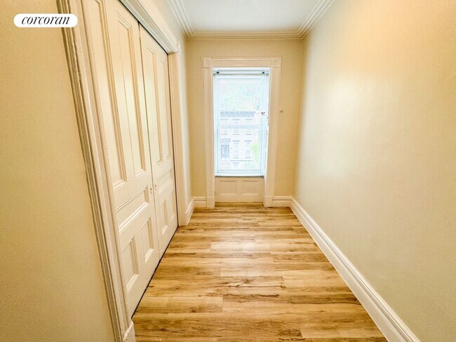 Photo - 638 Halsey St