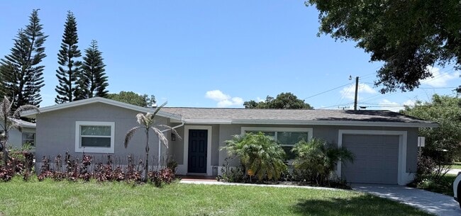 Building Photo - 907 Antigua Ave