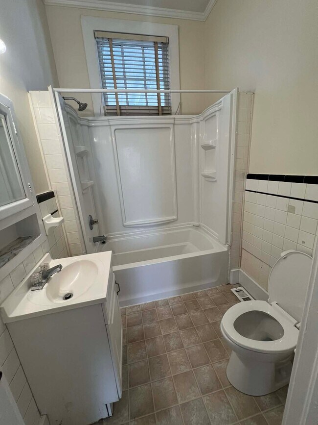 Photo - 233 College St Unidad 1