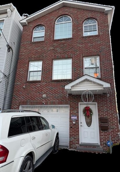 Photo - 183 Hutton St