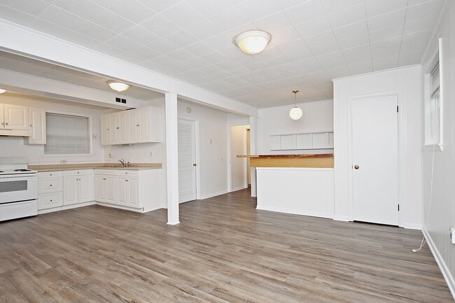 Building Photo - Fry's Spring Basement Apartment Unit Sunset Rd 2423 #B