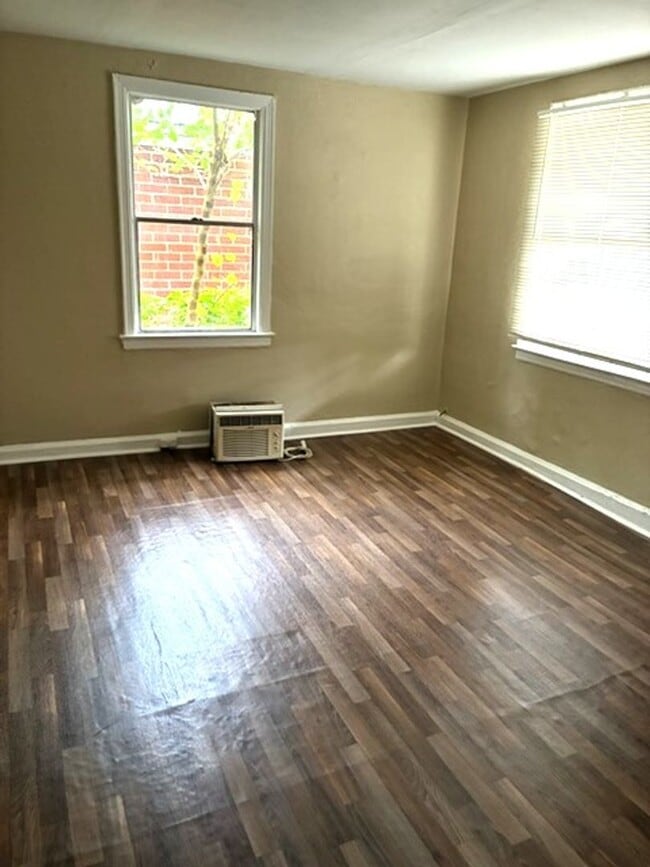 Photo - 3010 Delta St