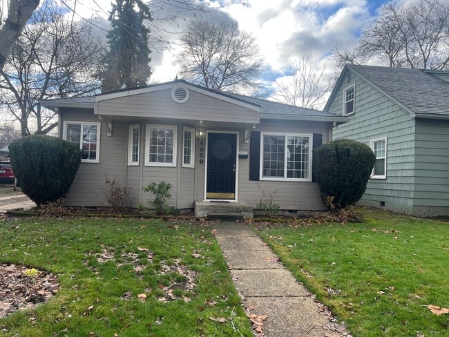 Building Photo - Affordable, Adorable Medford Home!!