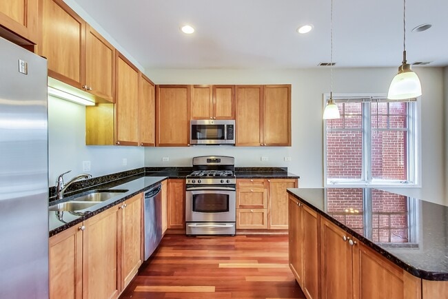 Photo - Available July 1st - 3 Bedroom in Wicker Park Unidad 302