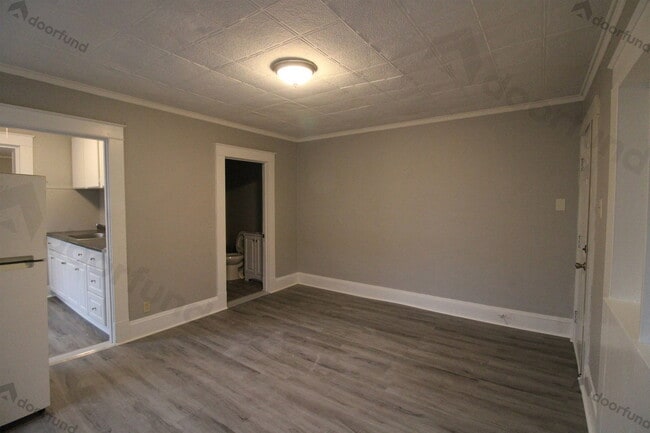 Building Photo - 10 Arch St Unit 5