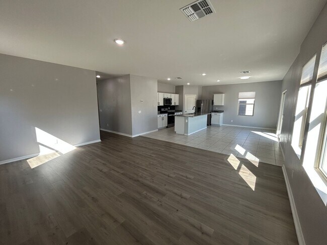 Photo - 19233 W Elm St