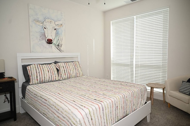 Photo - 963 Howell Mill Rd NW