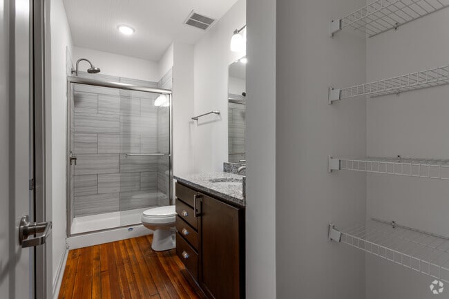1BR, 1BA - The Jaeger - Bathroom