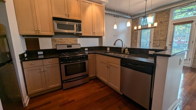 Photo - 1222 W Hubbard St Unidad 1222-1F