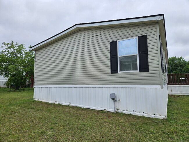 Photo - 94 Lynnwood Cir