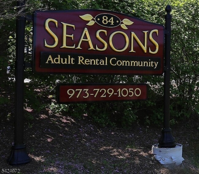 Building Photo - 84 S Sparta Ave Unit 305