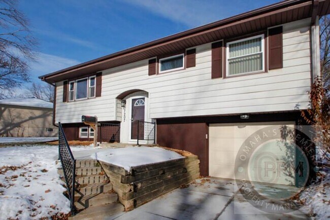 Photo - Spacious 3Bed/ 1Bath Home
