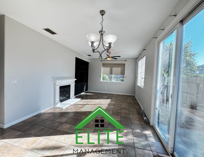 Photo - Beautiful 3 Bedroom, 2 Bath Home in Desira...