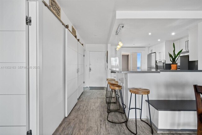 Photo - 4000 NE 170th St Unidad 602