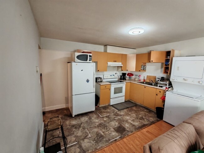 Photo - 7965-155A 155a St Unit B
