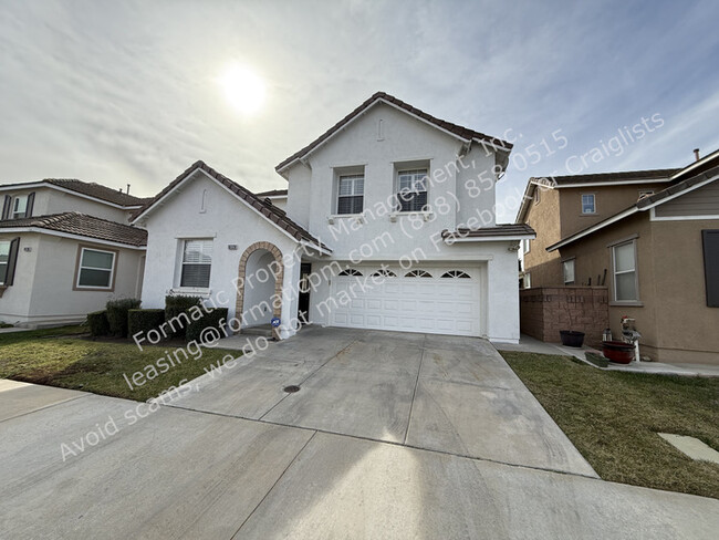 Pet-friendly 2-Story Home With a Fenced Ba... - Pet-friendly 2-Story Home With a Fenced Ba...