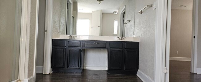 Photo - 2515 Eastwood Ln