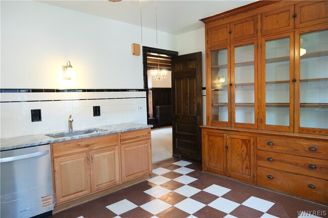 Photo - 753 Lafayette Ave