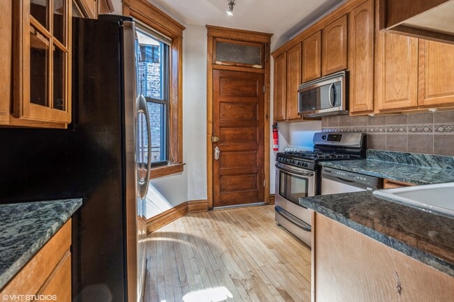 Photo - 3708 N Racine Ave Unidad 2