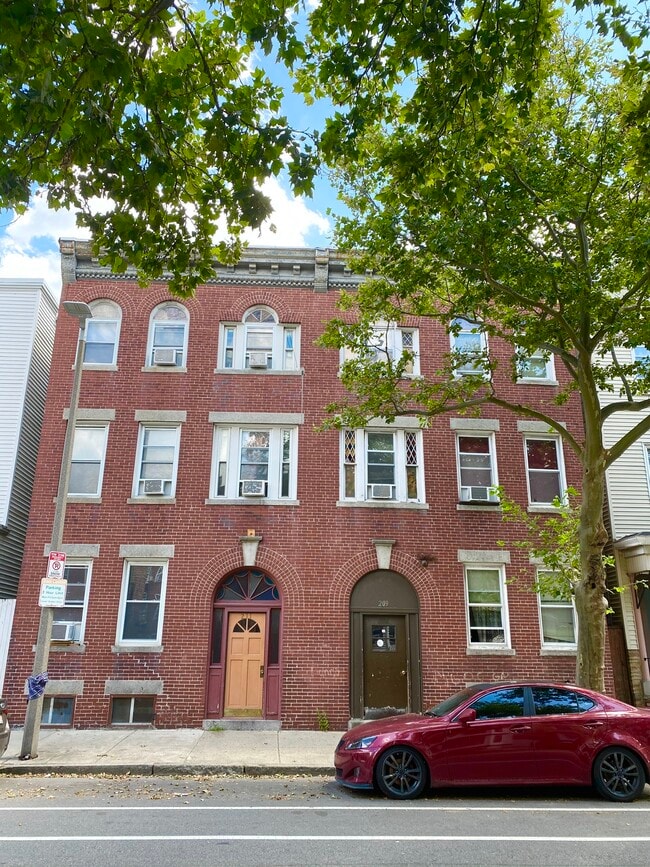 Photo - 211 Chelsea St Unit 2