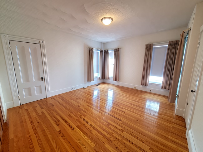 Building Photo - 17 Upham St Unit 1 Rental