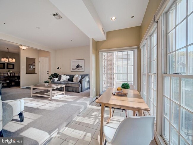 Photo - 2708 Summerview Way