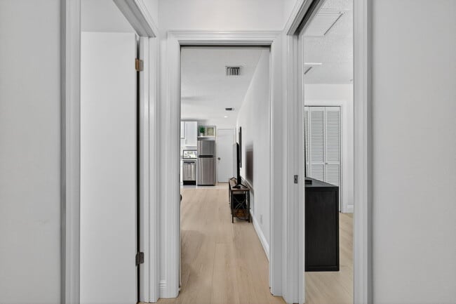 Photo - 17218 Shetland Ln Unidad Apartment