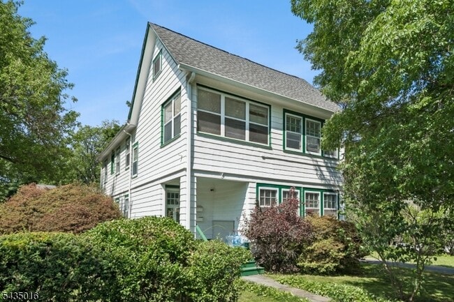 Photo - 26 Howe Ave