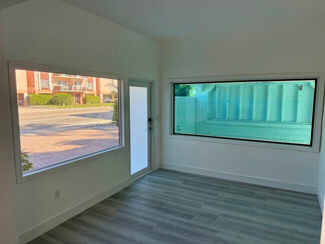 Entrance - 340 NE 125th St Unit #1