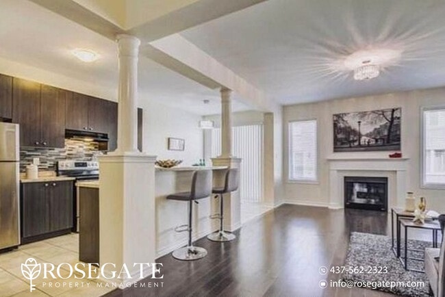 Photo - Spacious 4-Bedroom Main Level Home with Garage, Backyard & 3 Parking – Brampton Unité 1