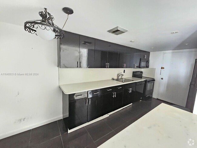 Building Photo - 18021 Biscayne Blvd Unit 402 Rental