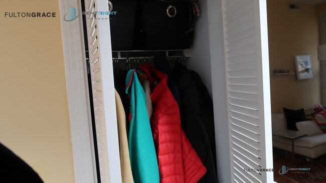 Photo - 1443 N Bosworth Ave Unit 1R