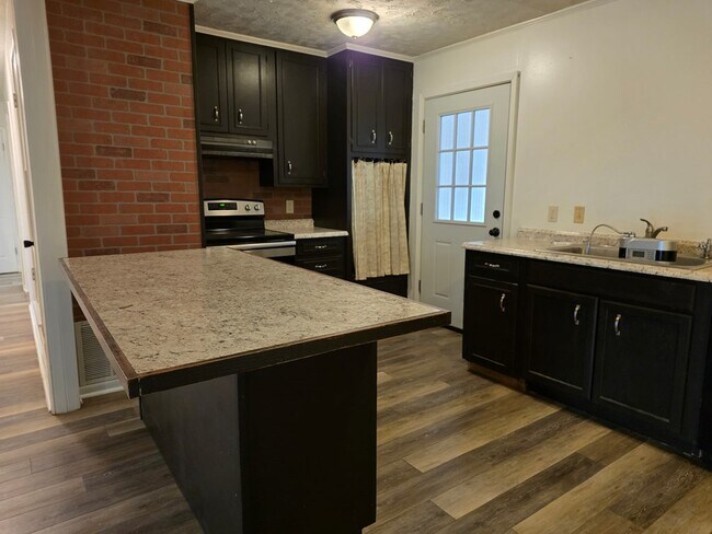 Photo - 221 Miller St