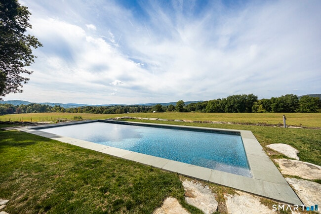 Photo - 121 Quaker Hill Rd