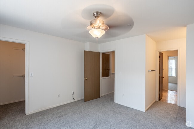 2BR, 2.5BA - 1200SF