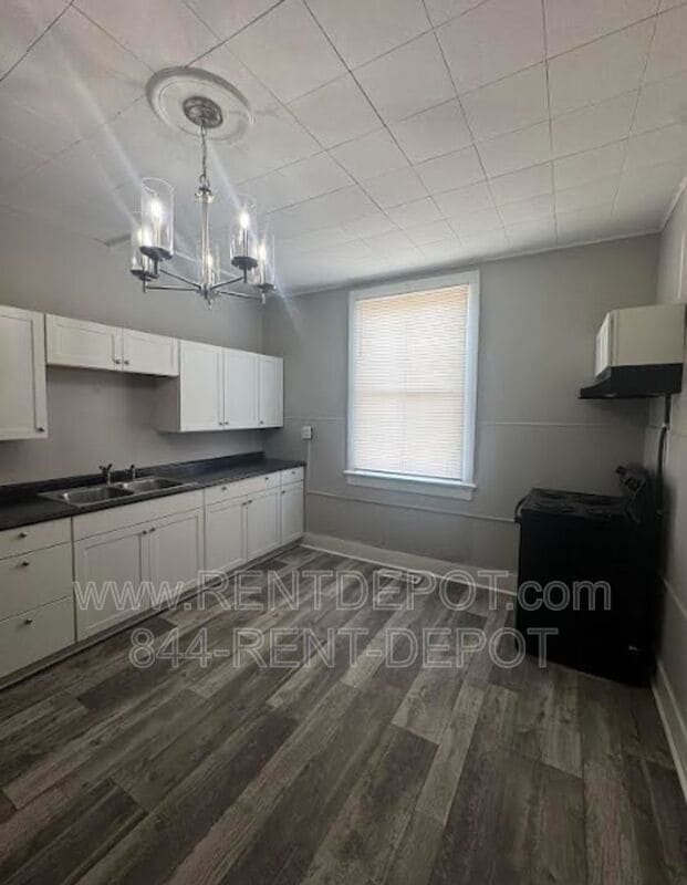 Photo - 805-805 Hess Ave
