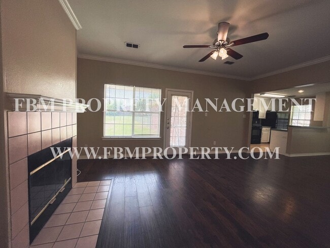 Photo - 505 E Burnett St