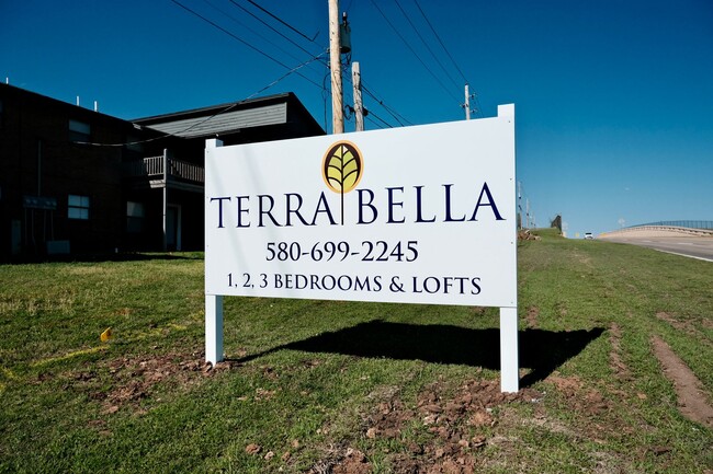 Building Photo - Beautifully Updated 1Bed / 1Bath Apartment Home Unit 4005-B8