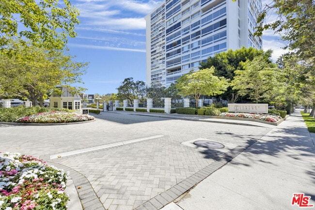 Building Photo - 2220 Ave of the Stars Unit 2704 Rental